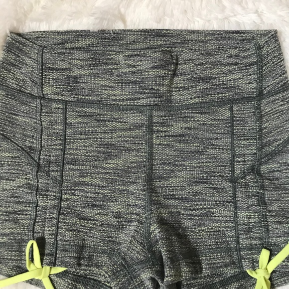 Lululemon Liberty Shorts Size 6 - Picture 5 of 7